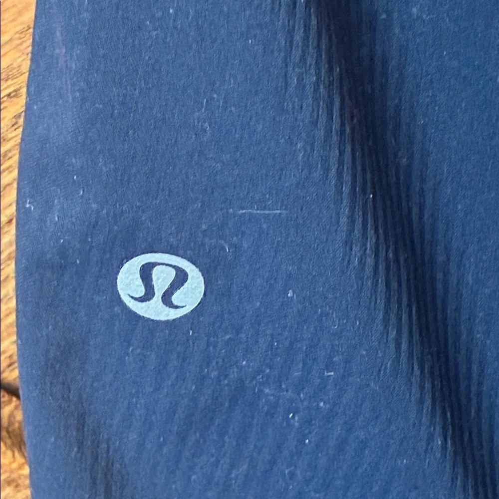 Lululemon On The Fly Pant Size 8 Navy 25” Cropped Pull On Work Travel
